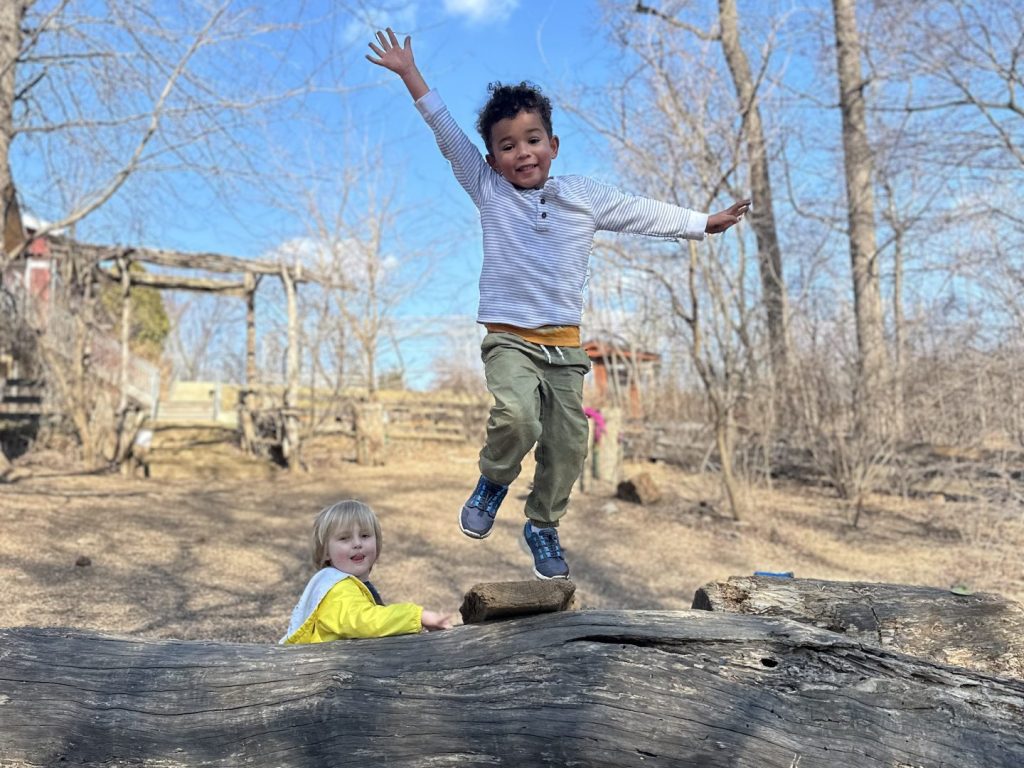 Theo leap sun! Theo leap sun!